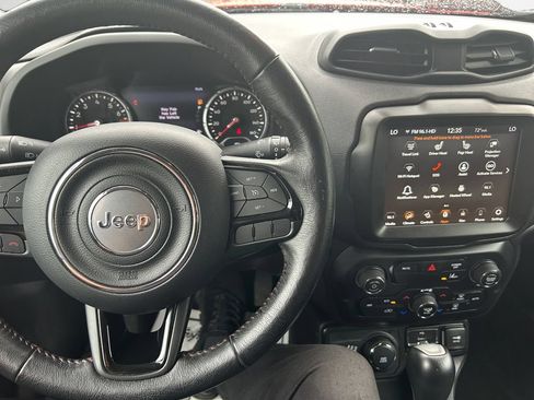 Certified 2022 Jeep Renegade Latitude w/ Convenience Group AWD/4WD image 16