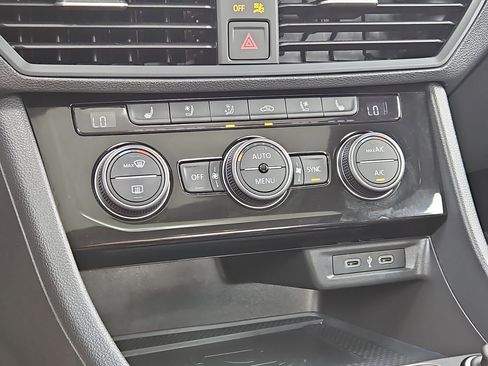 Used 2022 Volkswagen Jetta SEL image 37