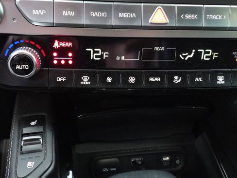 Used 2024 Kia Telluride EX w/ EX Captain's Chair Package image 13