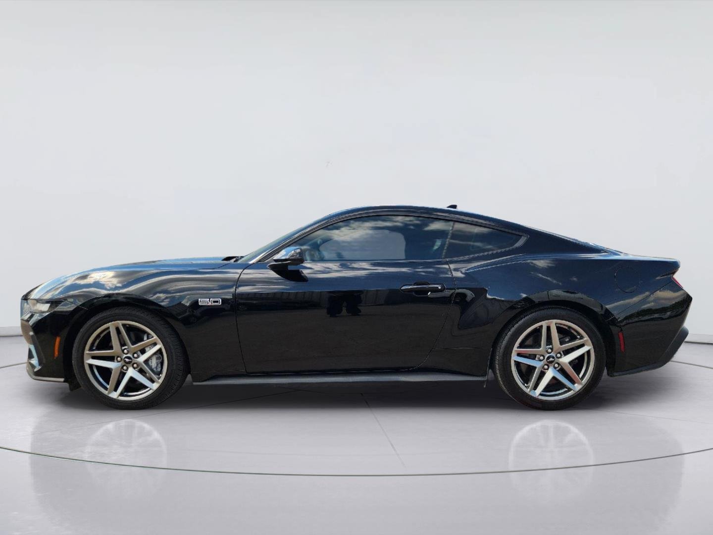 Used 2024 Ford Mustang GT RWD image 4