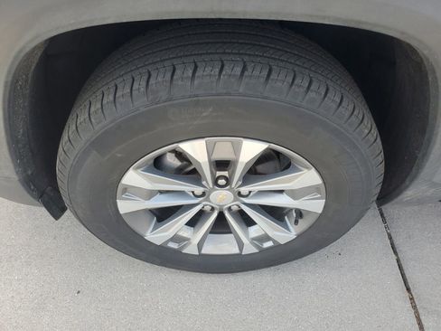 Used 2025 Chevrolet Equinox LT AWD/4WD image 11