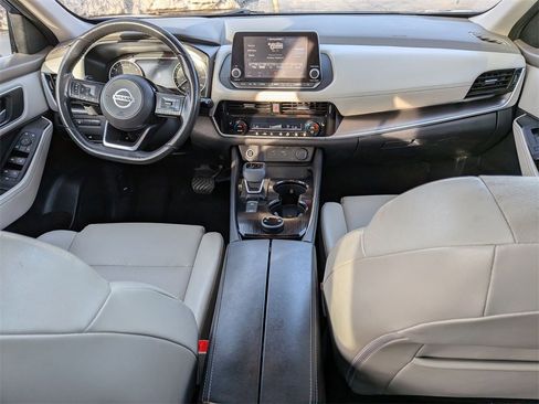 Used 2021 Nissan Rogue SV w/ Premium Package image 18