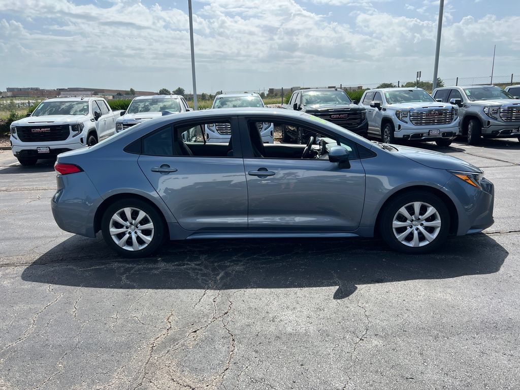 Used 2025 Toyota Corolla LE FWD image 5