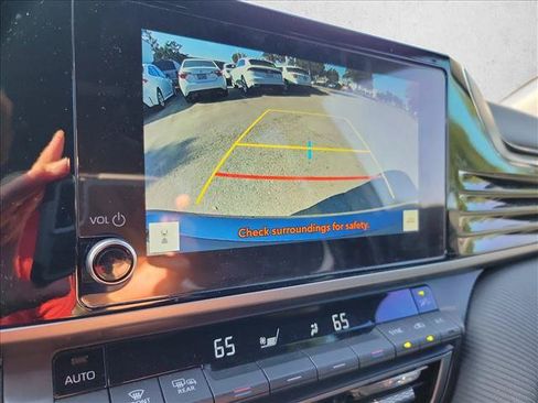 Used 2025 Toyota Camry SE w/ Convenience Package FWD image 19