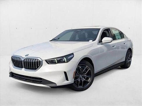 Used 2026 BMW 530i xDrive w/ Premium Package image 1