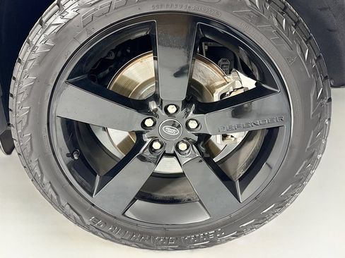 Certified 2023 Land Rover Defender 110 SE AWD/4WD image 31