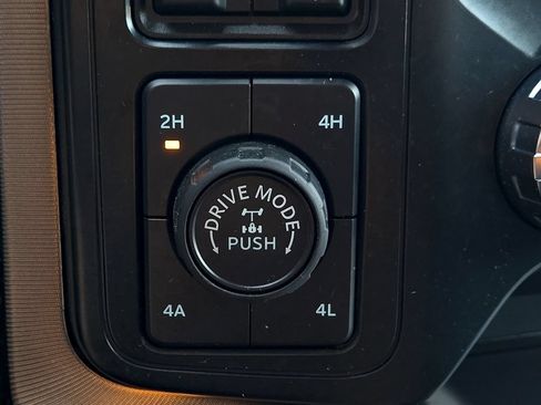 Used 2025 Ford F150 Platinum AWD/4WD image 17