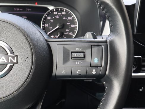 Used 2025 Nissan Pathfinder SV FWD image 27