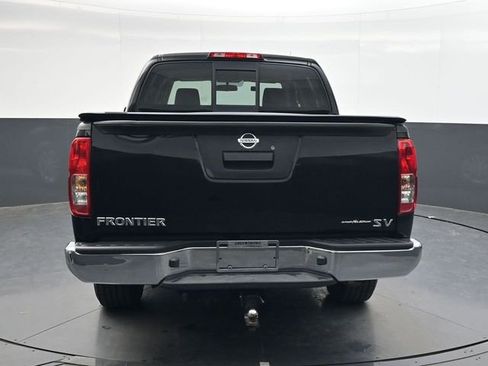 Used 2018 Nissan Frontier SV image 5