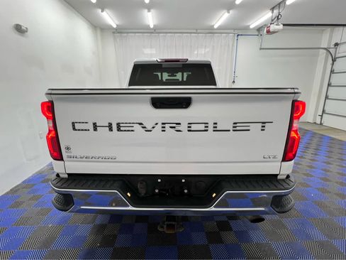 Used 2021 Chevrolet Silverado 2500 LTZ w/ LTZ Convenience Package image 10