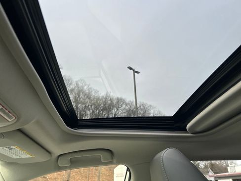 Used 2020 Toyota RAV4 Limited image 15