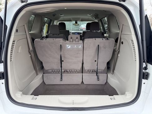 Used 2018 Chrysler Pacifica Touring Plus image 24