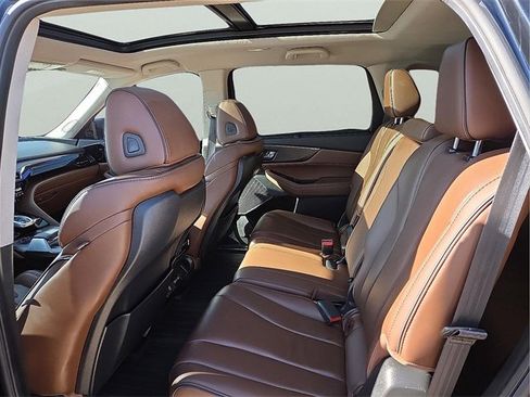 Used 2023 Acura MDX SH-AWD w/ Advance Package image 11