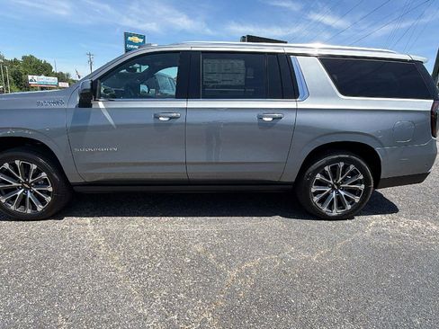 New 2026 Chevrolet Suburban High Country AWD/4WD image 8