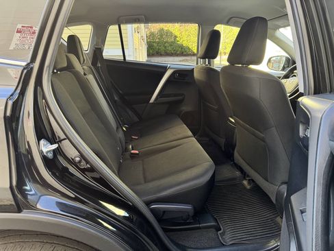 Used 2017 Toyota RAV4 LE image 19