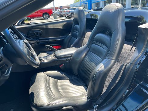 Used 2002 Chevrolet Corvette Convertible w/ Preferred Equipment Group2 RWD image 10