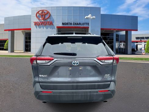 Used 2021 Toyota RAV4 XLE Premium AWD/4WD image 5