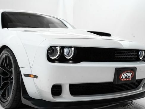 Used 2018 Dodge Challenger SRT Hellcat RWD image 15
