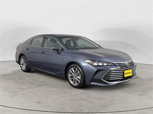 Used 2022 Toyota Avalon XLE image 7