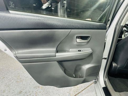 Used 2012 Toyota Prius V Five FWD image 23