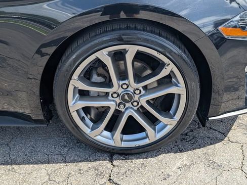 Used 2022 Ford Mustang Convertible RWD image 17
