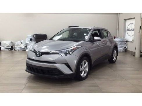 Used 2018 Toyota C-HR XLE image 2