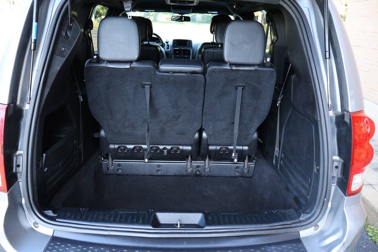 Used 2016 Dodge Grand Caravan SXT FWD image 17