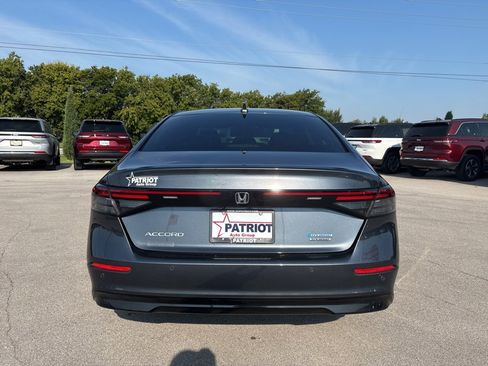 Used 2024 Honda Accord Touring image 4
