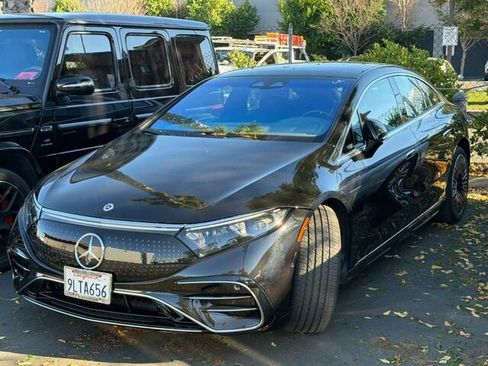 Used 2023 Mercedes-Benz EQS 580 4MATIC Sedan image 2