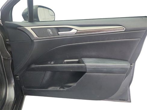 Used 2018 Ford Fusion SE w/ Fusion SE Technology Package image 25