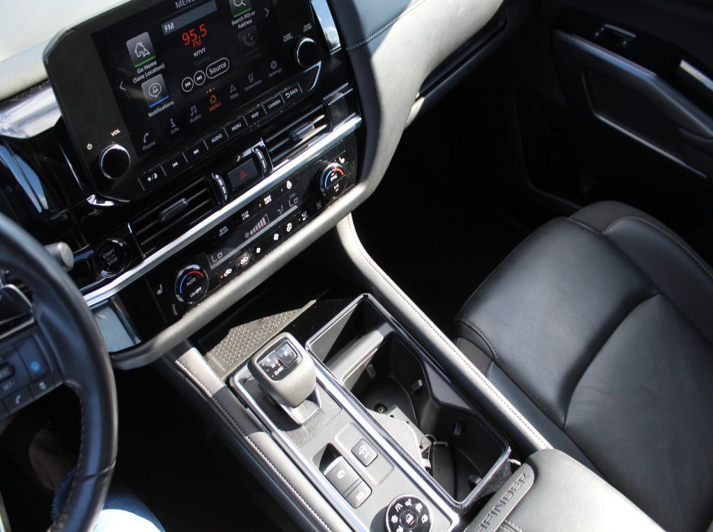 Used 2025 Nissan Pathfinder SL AWD/4WD image 20