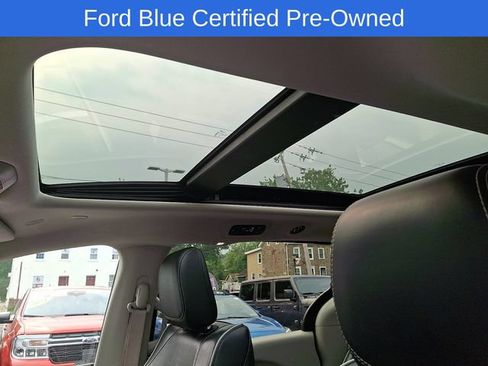 Used 2023 Chrysler Pacifica Limited FWD image 16