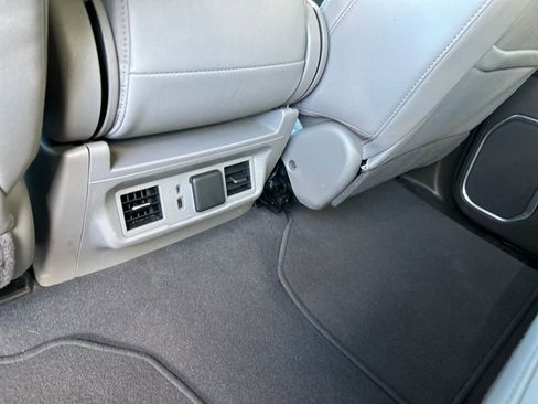 Used 2025 GMC Sierra 1500 SLT image 25