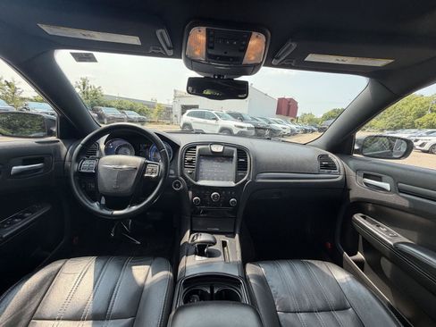 Used 2014 Chrysler 300 S AWD/4WD image 31