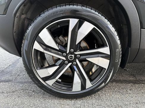 Certified 2024 Volvo XC40 B5 Plus w/ Climate Package AWD/4WD image 12