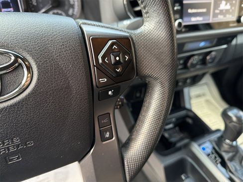 Used 2022 Toyota Tacoma TRD Off-Road image 19