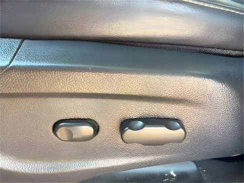 Used 2022 Chevrolet Trax LT w/ LT Convenience Package image 35