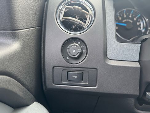 Used 2013 Ford F150 XLT w/ XLT Chrome Pkg image 34