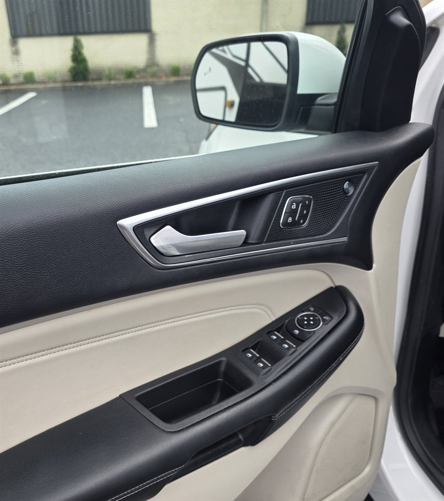 Used 2022 Ford Edge Titanium AWD/4WD image 16