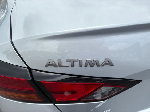 Used 2024 Nissan Altima 2.5 SV w/ SV Premium Package FWD image 8