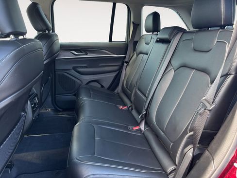 Used 2023 Jeep Grand Cherokee Limited w/ Black Appearance Package image 11