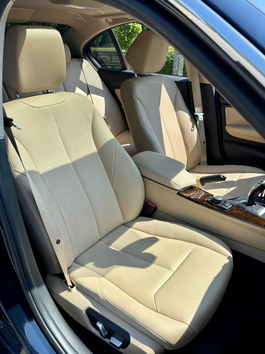 Used 2017 BMW 320i Sedan RWD image 13
