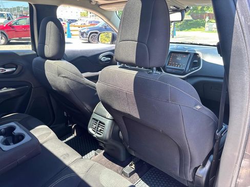 Used 2016 Jeep Cherokee Latitude w/ Comfort/Convenience Group AWD/4WD image 29