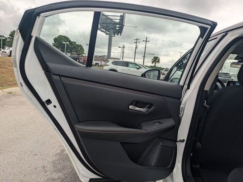 Used 2025 Nissan Sentra SR FWD image 24