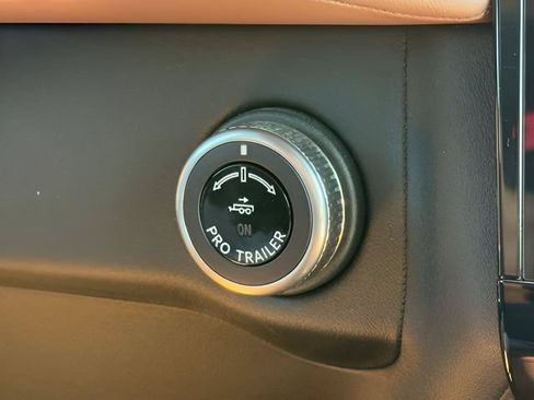 Used 2025 Lincoln Navigator Reserve AWD/4WD image 23