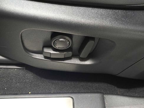 Certified 2025 Land Rover Discovery Sport Dynamic SE image 22