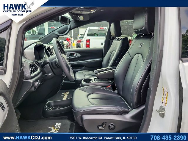 Used 2024 Chrysler Pacifica Limited FWD image 8