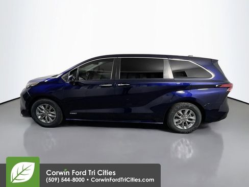 Used 2021 Toyota Sienna XLE image 6