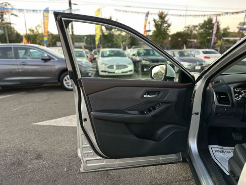 Used 2021 Nissan Rogue SV image 12