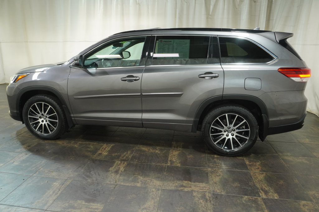 Used 2018 Toyota Highlander SE AWD/4WD image 9